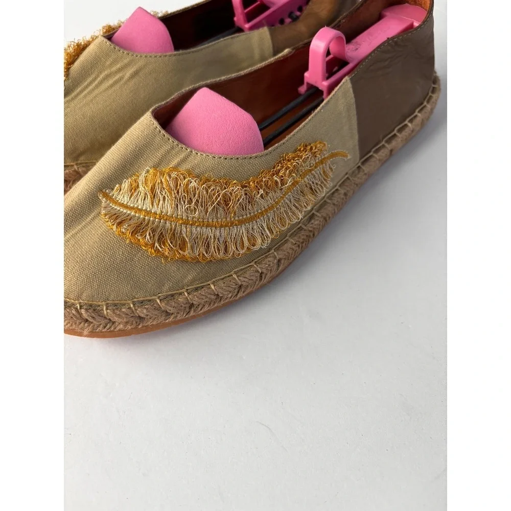 Silvia Cobos Espadrille Flats Women's Size 7 Beige‎ Leather Trimmed Feather